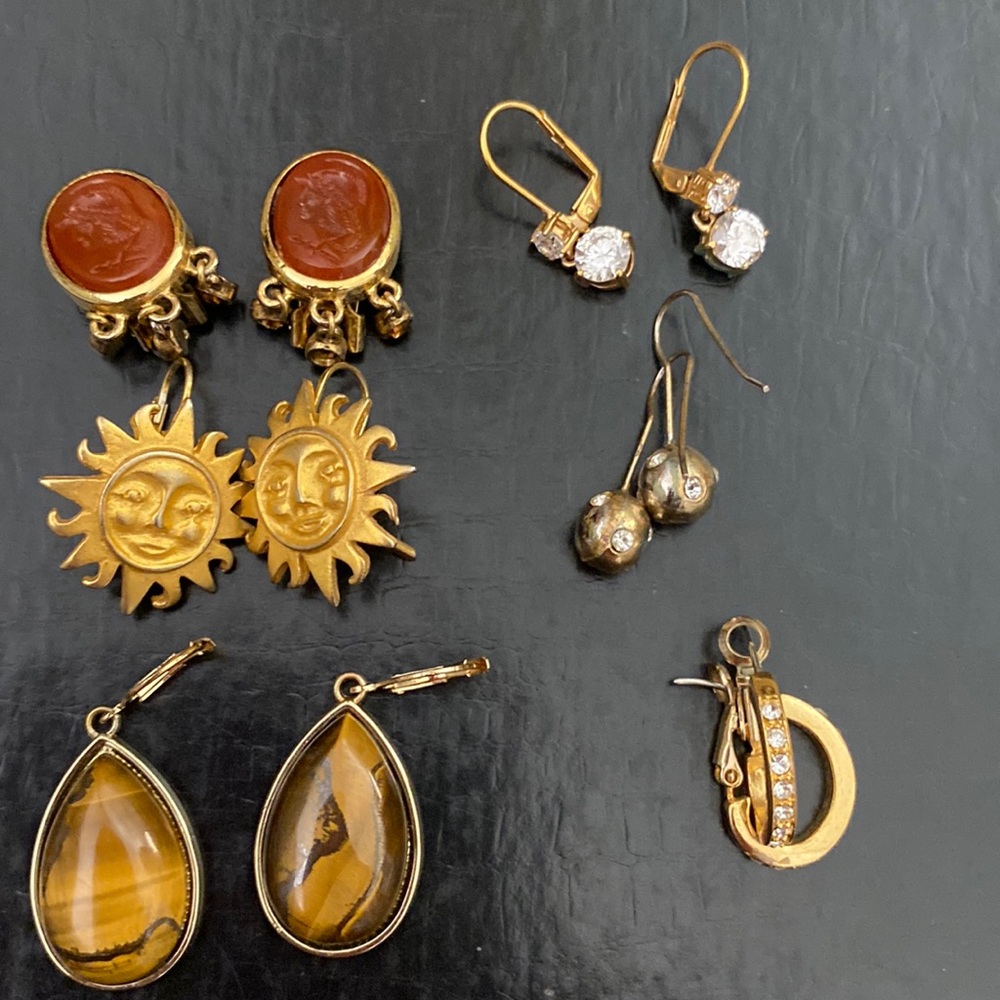 Lot of 6 earrings all in great condition